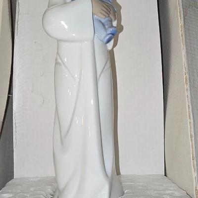 Lot 69: LLADRO - My Cuddly Puppy - Retired 2005