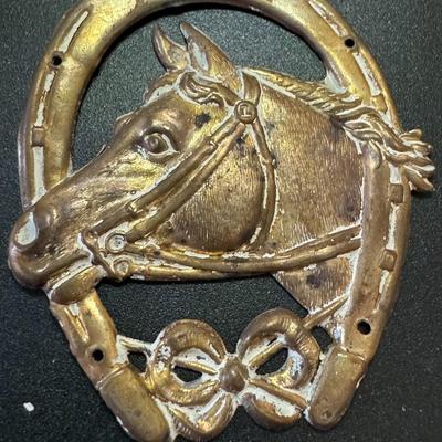Horse / horseshoe brooch