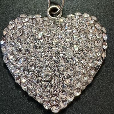 Jeweled heart pendent