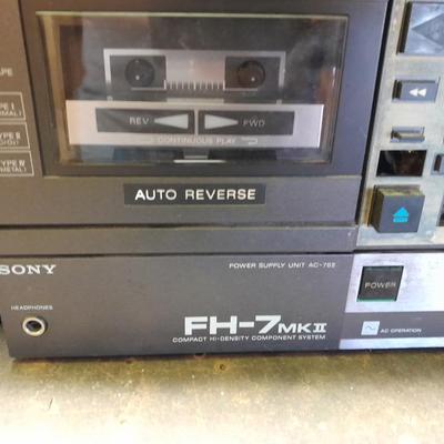 Vintage Sony boom box stereo system with speakers AM/FM/CASSETTE / CD PLAYER