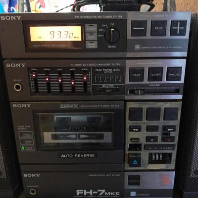 Vintage Sony boom box stereo system with speakers AM/FM/CASSETTE / CD PLAYER
