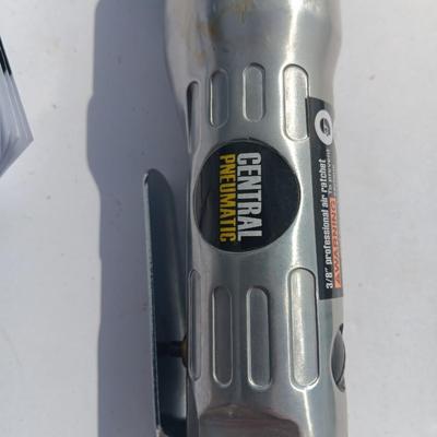 New in box Central Pneumatic 3/8" Professional air Rachet