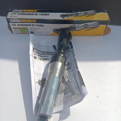 New in box Central Pneumatic 3/8" Professional air Rachet