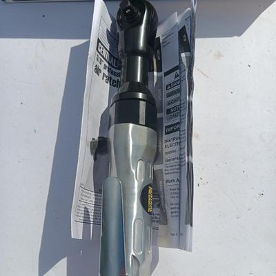 New in box Central Pneumatic 3/8" Professional air Rachet