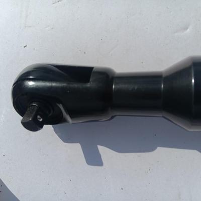 New in box Central Pneumatic 3/8" Professional air Rachet
