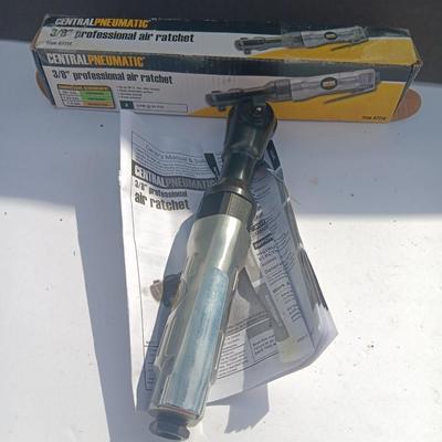 New in box Central Pneumatic 3/8" Professional air Rachet