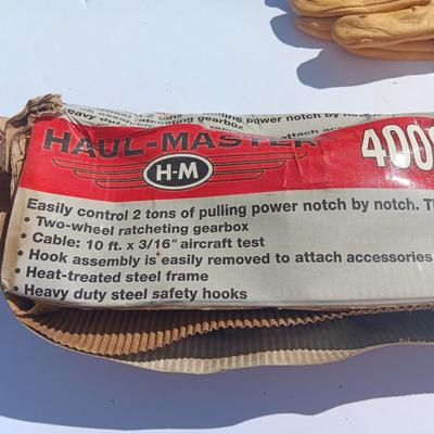 4000 # Cable Winch Puller with leather gloves New with damaged box -
