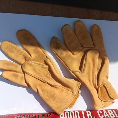 4000 # Cable Winch Puller with leather gloves New with damaged box -