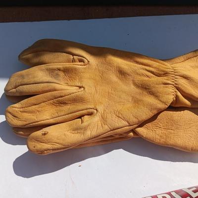 4000 # Cable Winch Puller with leather gloves New with damaged box -