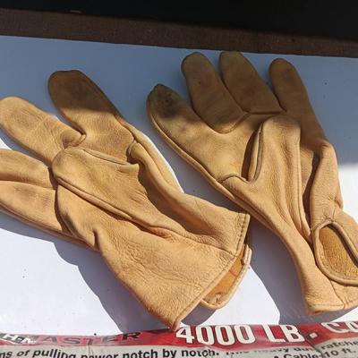 4000 # Cable Winch Puller with leather gloves New with damaged box -