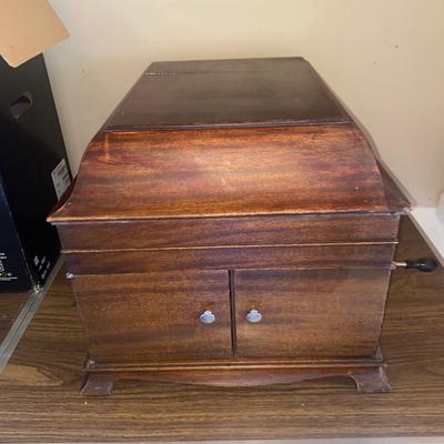 Small cabinet - Antique Victrola Phonograph
