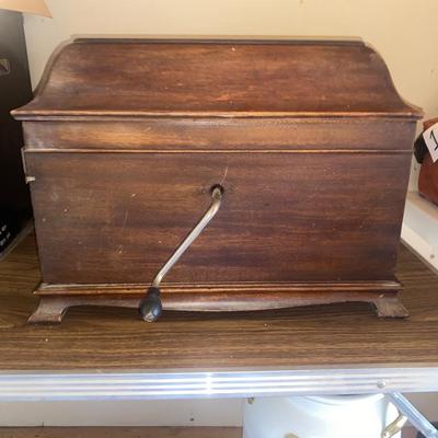 Small cabinet - Antique Victrola Phonograph