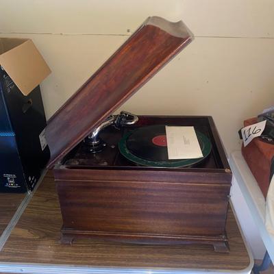 Small cabinet - Antique Victrola Phonograph