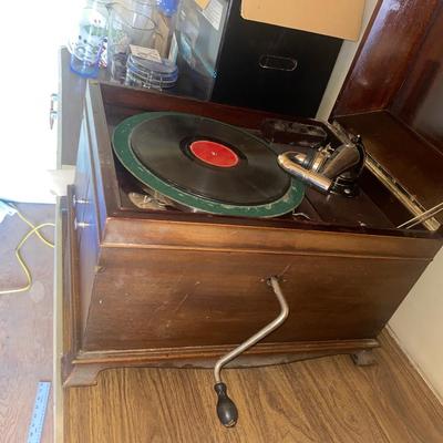 Small cabinet - Antique Victrola Phonograph