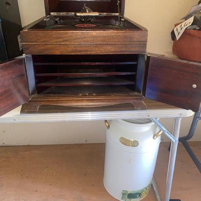 Small cabinet - Antique Victrola Phonograph