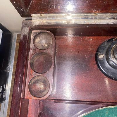 Small cabinet - Antique Victrola Phonograph