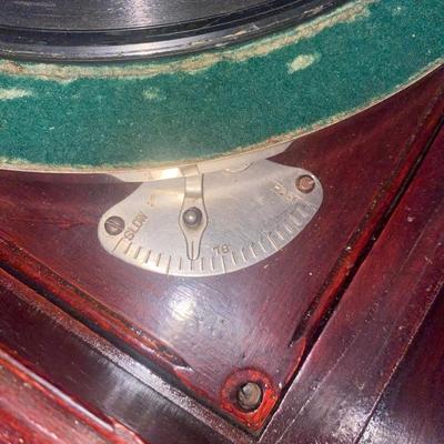 Small cabinet - Antique Victrola Phonograph