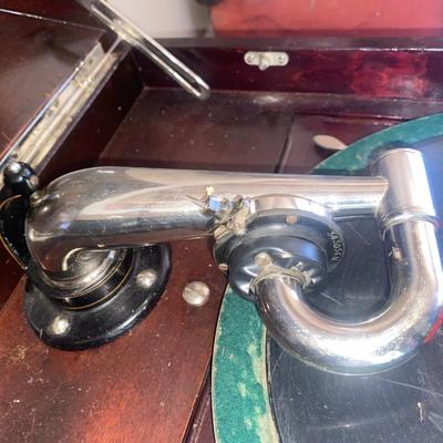 Small cabinet - Antique Victrola Phonograph