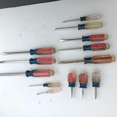 Assortment of Craftsman screwdrivers