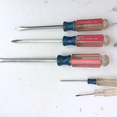 Assortment of Craftsman screwdrivers