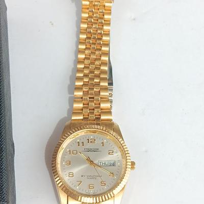 Brand new Dante wallet and a nice Prestige By Waltham Quartz watch