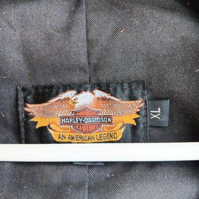 Harley Davidson Size XL Black leather biker vest with a nice collection of Sturgis pins