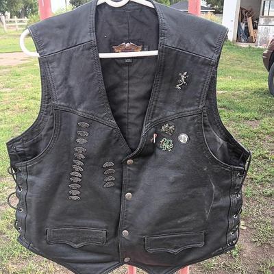 Harley Davidson Size XL Black leather biker vest with a nice collection of Sturgis pins