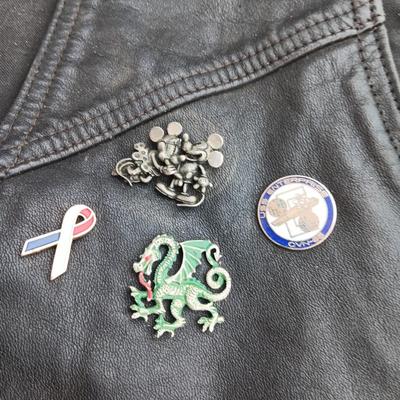 Harley Davidson Size XL Black leather biker vest with a nice collection of Sturgis pins