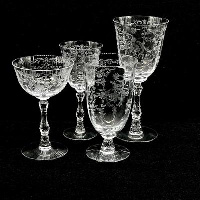 FOSTORIA ~ Navarre Clear ~ 4 Piece Service For 8 ~ (32 Pieces)