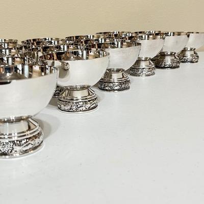 Large Grapevine Design Punch Bowl With 18 Cups