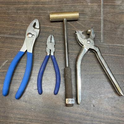 Pliers