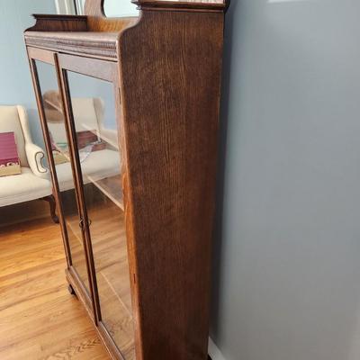 Tiger Oak Curio Cabinet Adjustable Shelves Mirror Top 46x12x69