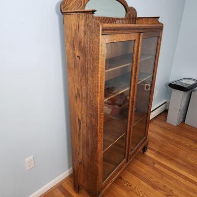 Tiger Oak Curio Cabinet Adjustable Shelves Mirror Top 46x12x69