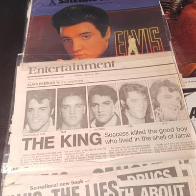ELVIS NEWSPAPER AND MAGAZINE ARTICLES