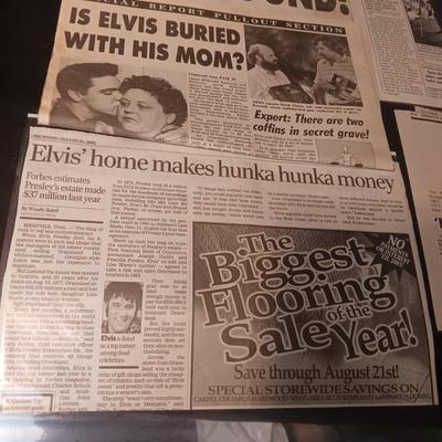 ELVIS NEWSPAPER AND MAGAZINE ARTICLES