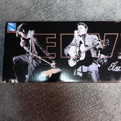 ELVIS KENWORTH W900 MODEL/TOY SEMI TRAILER AND CAB