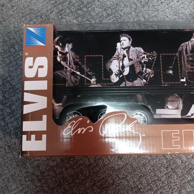 ELVIS KENWORTH W900 MODEL/TOY SEMI TRAILER AND CAB