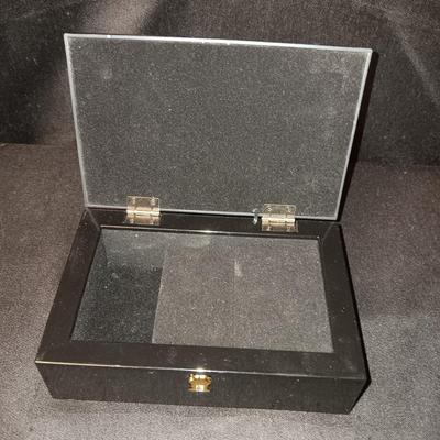ELVIS ILLUMINATED MUSIC BOX "BURNING LOVE" WITH KEY