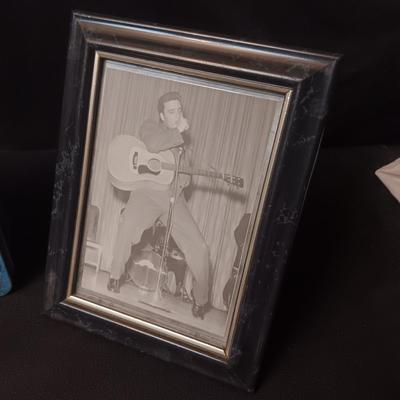 COLLECTIBLE ELVIS TIN TOTE AND A FRAMED PHOTO