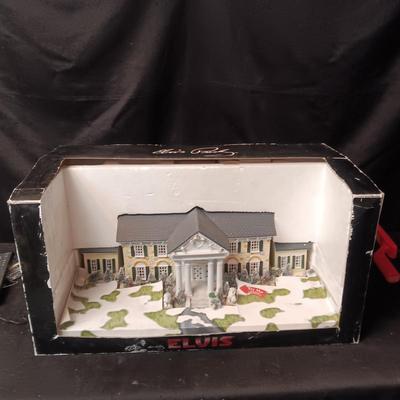 ELVIS PRESLEY GRACELAND CHRISTMAS VILLAGE HOUSE