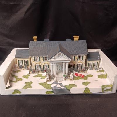ELVIS PRESLEY GRACELAND CHRISTMAS VILLAGE HOUSE