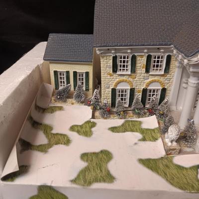 ELVIS PRESLEY GRACELAND CHRISTMAS VILLAGE HOUSE