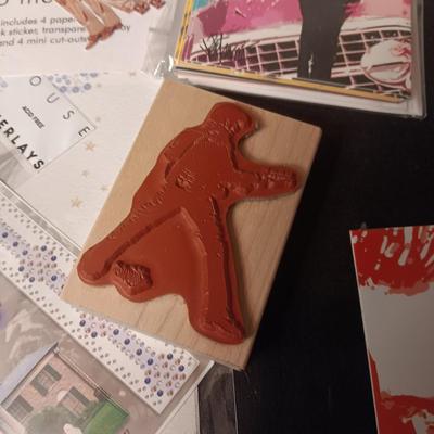 SCRAP BOOKING ELVIS STAMP AND CUT-OUTS, GREETING CARDS AND NOTE PAD