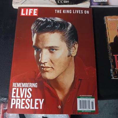 ELVIS IN MAGAZINES