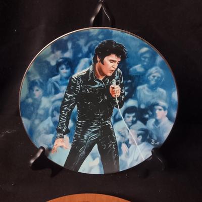 2 ELVIS PRESLEY COLLECTOR'S PLATES