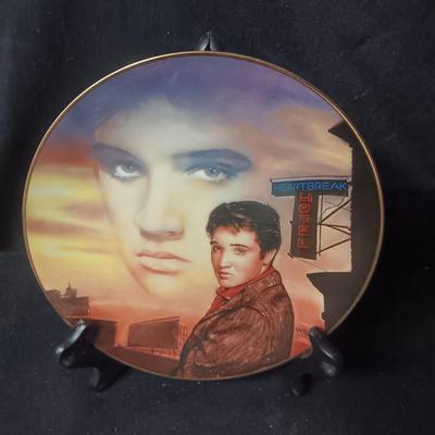 2 ELVIS PRESLEY COLLECTOR'S PLATES