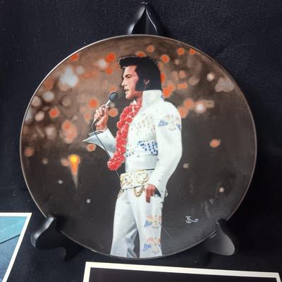 1 ELVIS COLLECTOR'S PLATE AND 4 PICTURES