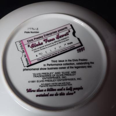 1 ELVIS COLLECTOR'S PLATE AND 4 PICTURES