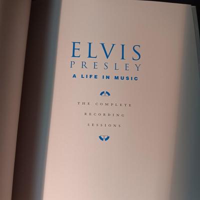 2 SOFTBACK ELVIS BOOKS