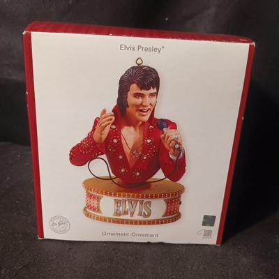 "PORTRAIT OF A LEGEND" MUSICAL ORNAMENT
